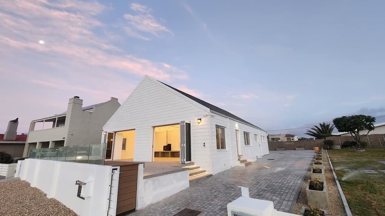 Completed coastal home built by Spoednik Construction in Melkbosstrand